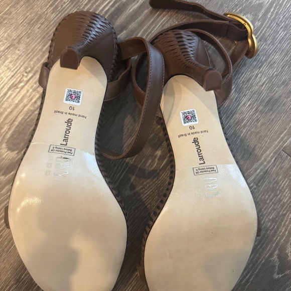 Dolly Verona Low Sandal In Caramel Leather – Larroude Larroudé Verona Sandals